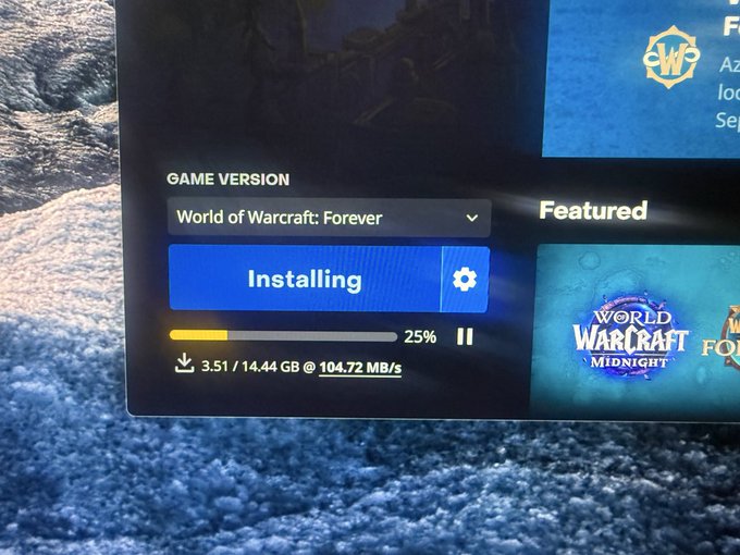 A computer screen displaying the Battle.net launcher installing 'World of Warcraft: Forever' at 25%, downloading at 104.72 MB/s, with a 'World of Warcraft: Midnight' promotional image visible.