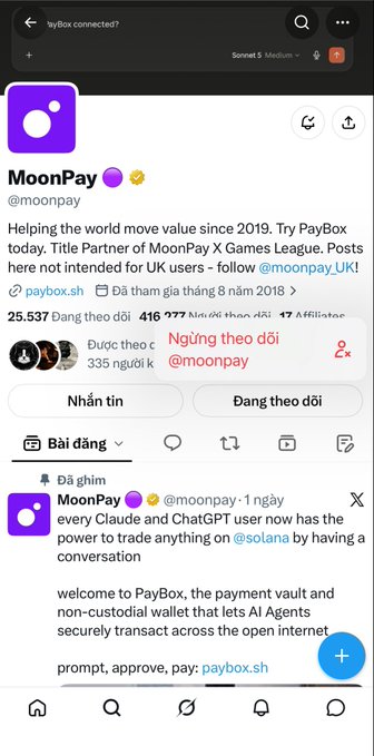A Twitter/X profile page for MoonPay (@moonpay) is displayed in Vietnamese, describing it as a payment platform for trading anything on Solana, with a tweet about Claude and ChatGPT users having transaction power.