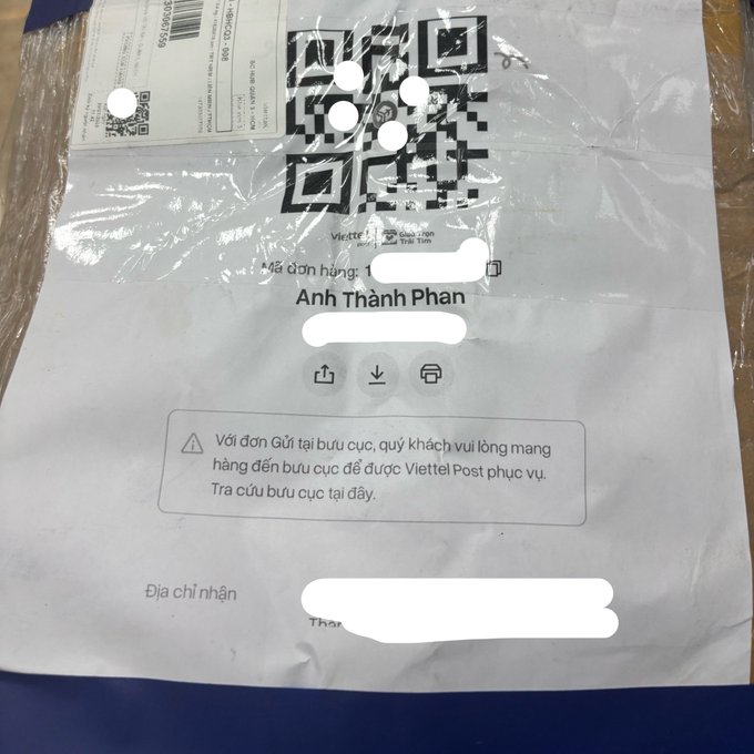 A Vietnamese shipping package label from Viettel Post with a QR code, addressed to 'Anh Thành Phan', with personal information partially redacted in white.