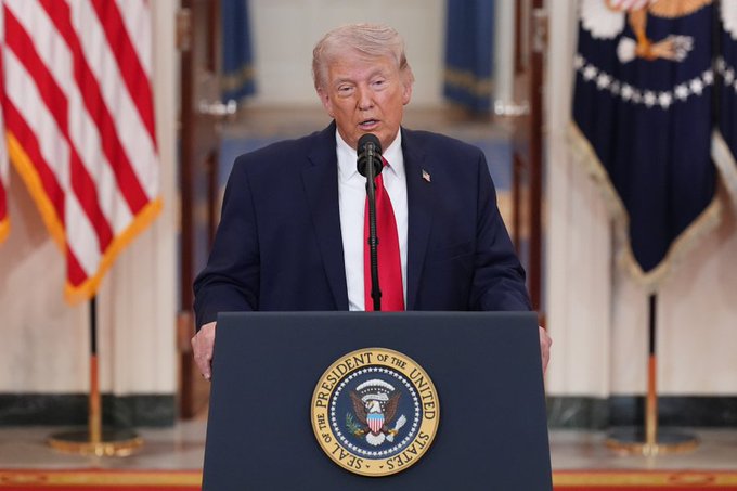 The image features a man standing at a podium delivering a speech while wearing a suit and tie. The man appears to be the President of the United States, as indicated by his attire and the presence of flags behind him. The text in the image suggests that Trump has just forced the Federal Reserve to answer Ripple's master account application within 90 days or else risk losing access to over $30,000,000,000,000. This implies a significant financial penalty for noncompliance with the Fed's request.