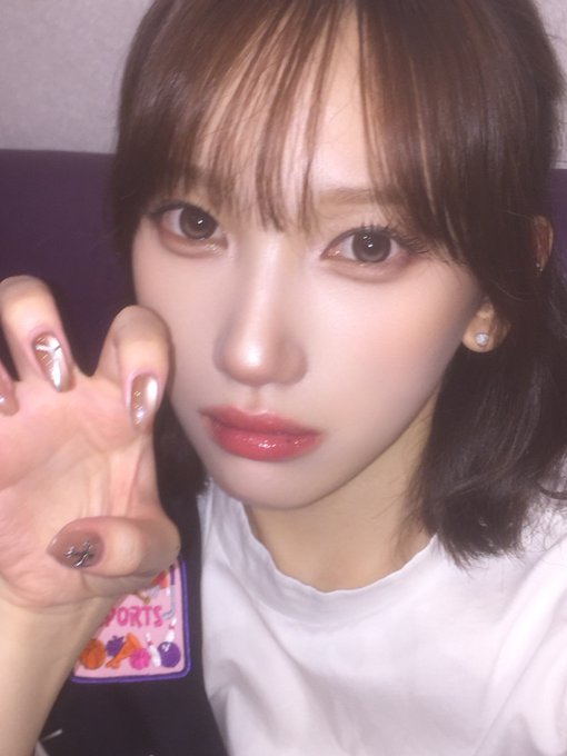 A young woman with shoulder-length dark hair, glossy makeup, and manicured nails poses close to the camera, with a small visible "PORTS" label on her clothing, relating to her visit to the Taipei SO Collection as mentioned in the accompanying post featuring hashtags for USPEER and SOEE.