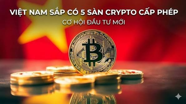 A graphic with the Vietnamese flag background shows a golden Bitcoin coin with text announcing "VIỆT NAM SẮP CÓ 5 SÀN CRYPTO CẤP PHÉP" (Vietnam will soon have 5 licensed crypto exchanges).