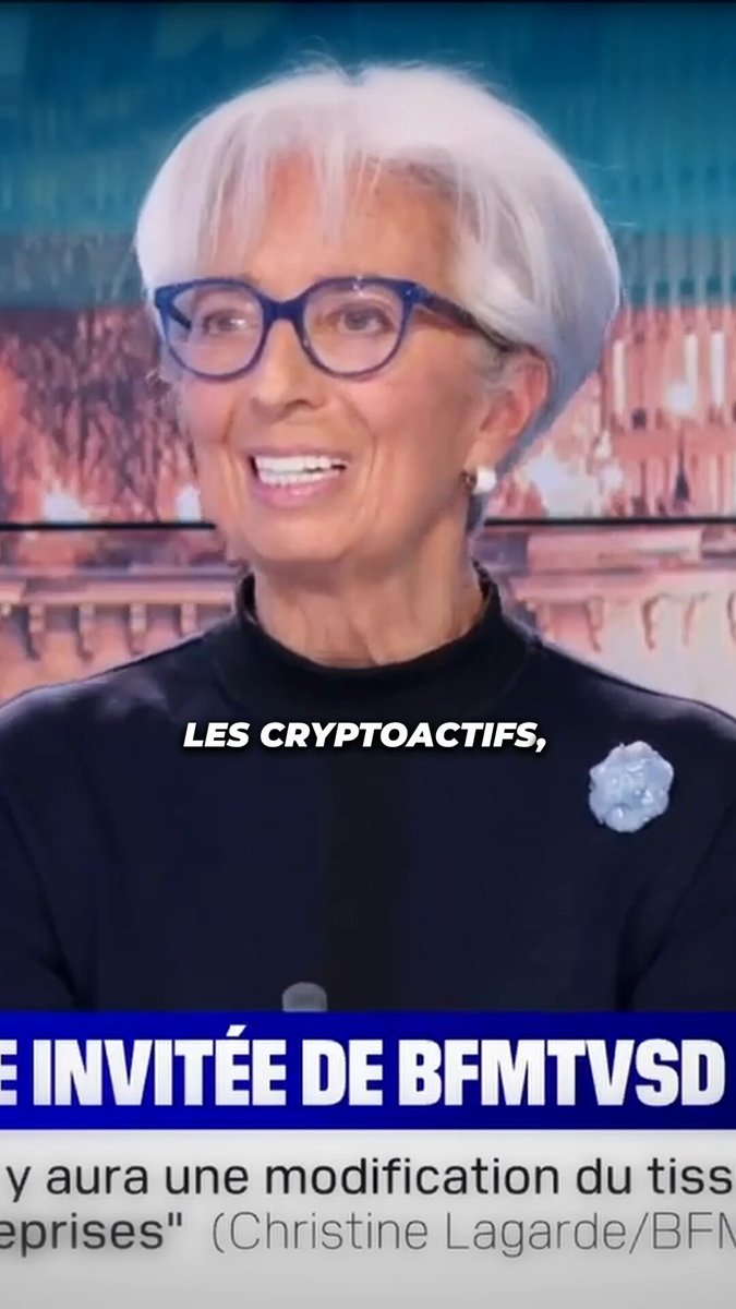 The image features a woman with white hair wearing glasses, smiling at the camera. The caption of the image reads "« Bitcoin n'est pas une monnaie. C'est l'arguer préféré des banquiers centraux. Petit problème : les mêmes institutions le traitent comme une monnaie dans tous les textes que les engagent vraiment » @bitstack". The image is related to a post about Bitcoin, and the woman in the photo appears to be promoting or discussing Bitcoin.