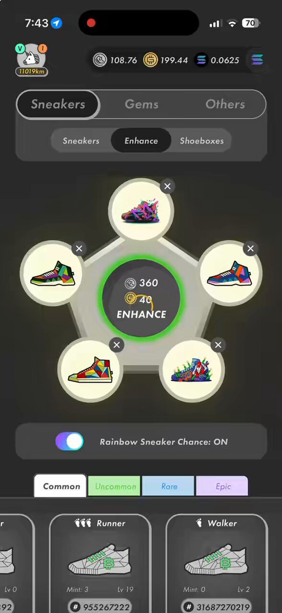The image shows a phone screen displaying an app store page with various shoe options, including sneakers and rain boots. The app has a rating of 743 out of 5 stars and is available for both iOS and Android devices.