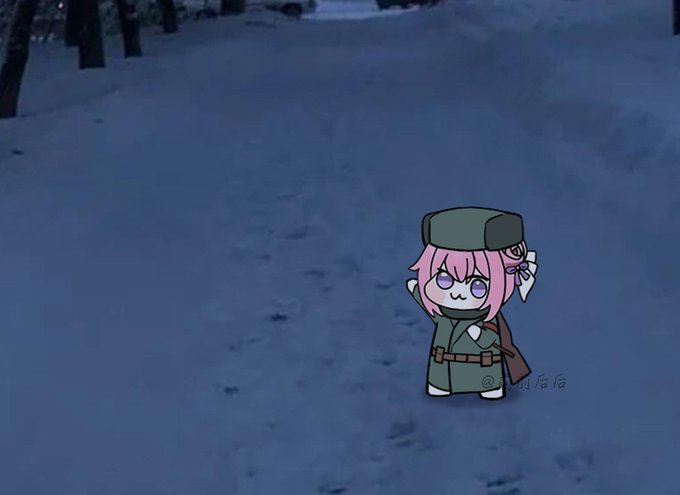 An anime-style chibi character with pink hair in a green winter coat stands alone in a snowy landscape, with faint Chinese text "@柚梓柚" visible in the lower right. The image's setting of a solitary figure trudging through vast snow parallels the post's theme of enduring crypto market winters, suggesting that despite current pessimism, a "golden" altcoin season could emerge on the horizon.