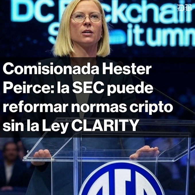 A news graphic featuring SEC Commissioner Hester Peirce at a podium with text in Spanish stating 'Comisionada Hester Peirce: la SEC puede reformar normas cripto sin la Ley CLARITY'.