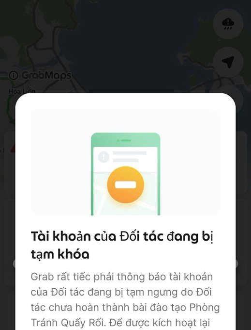 A Vietnamese-language Grab app notification stating 'Tài khoản của Đối tác đang bị tạm khóa' (Partner account is temporarily locked).