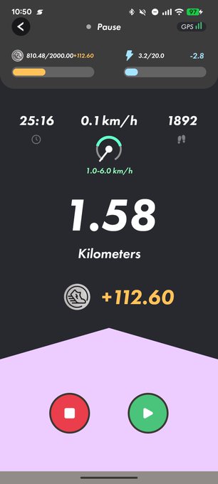 A fitness tracking app screenshot showing a paused workout with 1.58 kilometers recorded, time of 25:16, calories burned at 1892, and +112.60 elevation gain.