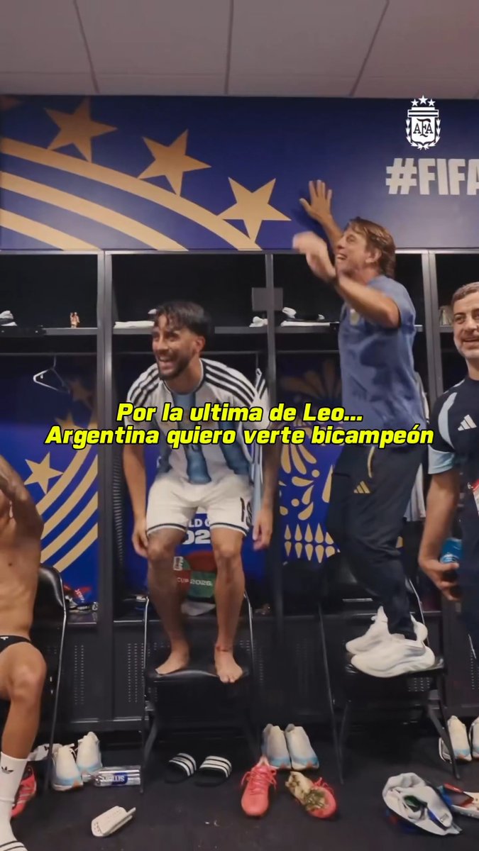 Two Argentina players stand on chairs in a locker room, one barefoot in an Argentina jersey cheering while another waves his arms above his head, with Spanish text reading "Por la ultima de Leo... Argentina quiero verte bicampeón" translating to "For Leo's last one... Argentina I want to see you champion," referencing Lionel Messi's potential final World Cup, fitting the post's humor about emotional farming as teammates rally behind Messi's pursuit of back-to-back championships.