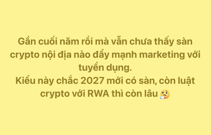 A yellow background with Vietnamese text discussing that year-end is near but no domestic crypto exchange is aggressively marketing or recruiting, predicting that perhaps 2027 will see one, and that crypto and RWA laws are still far away.