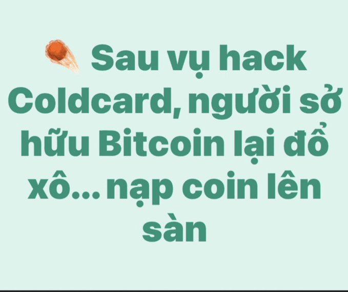 Vietnamese text on a light blue background reads 'Sau vụ hack Coldcard, người sở hữu Bitcoin lại đổ xô... nạp coin lên sàn' with a small burning coin emoji.