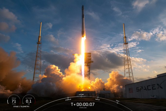 A SpaceX rocket launches from a pad surrounded by towers and billowing smoke, with on-screen telemetry showing "SPEED 71 km/h," "ALTITUDE 0.1 km," and a timer at "T+ 00:00:07."