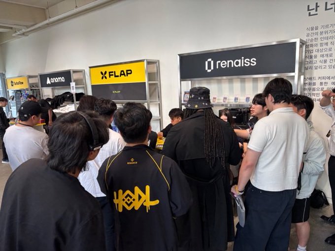 A crowd of attendees browses booths at a convention, with visible signage for brands including 'TruFlex,' 'aroma,' 'XFLAP,' and 'rendaiss'.