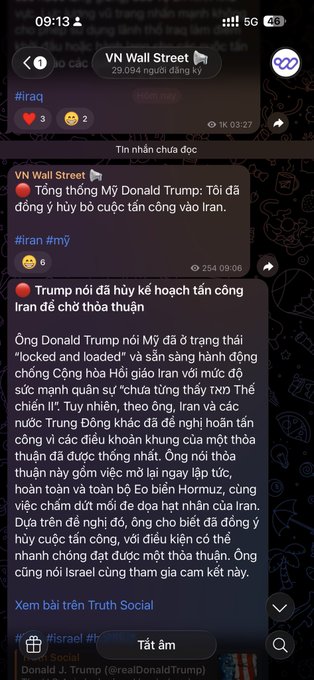 A Telegram post from VN Wall Street (29,094 subscribers) displays news in Vietnamese about Trump announcing his "locked and loaded" stance on Iran while also signaling plans for a potential attack to strengthen a deal. The accompanying comment expresses frustration that Trump whimsically chooses when to fight or stop, comparing the market to his personal playground and lamenting that since he took office, investors have only enjoyed brief moments of joy.
