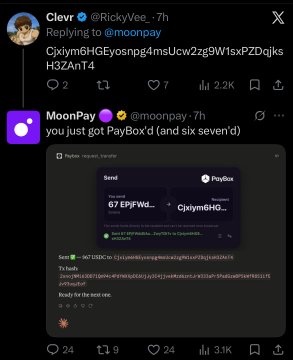 The image shows a Twitter thread where user Clevr (@RickyVee) replies to MoonPay, and MoonPay confirms having sent a "PayBox" (and six sevens) to user Clevr, with a transaction showing 67 EPjFWdd... being sent to Cjxiym6HG..., amassing 31K likes. This relates to the post's mention of MoonPay sending free Solana, as the screenshot documents the giveaway MoonPay received and shared on Twitter.