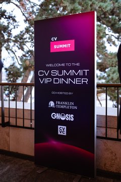 A welcome sign for 'CV SUMMIT VIP DINNER' co-hosted by Franklin Templeton, Gnosis, and SEI, displayed outdoors at an evening event.