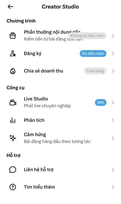 A screenshot of a TikTok Creator Studio menu in Vietnamese, showing options like 'Đăng ký' (Registered), 'Live Studio', and 'Phân tích' (Analytics).