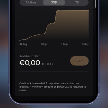 The image shows a mobile app screen displaying a cashback claim interface with €0,00 (0 ETHFI) available to claim, alongside a line graph tracking claim activity from August 18 to today, with a note that cashback is awarded 7 days after transaction and requires a minimum $5 USD to claim.