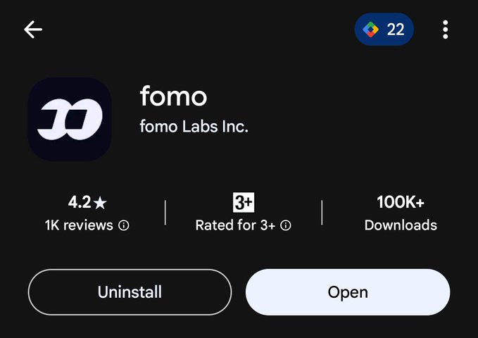 The image shows the Google Play Store listing for the "fomo" app by fomo Labs Inc., which has a 4.2-star rating from 1K reviews and over 100K downloads. The screenshot supports the post's humorous suggestion to download fomo as an alternative to "losing money in poly."