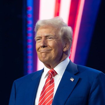 The image shows Donald Trump, whose 2025 financial disclosure, as described in the accompanying post, reveals over $1.4 billion in earnings from crypto ventures. This includes significant amounts from World Liberty Financial and the $TRUMP meme coin.