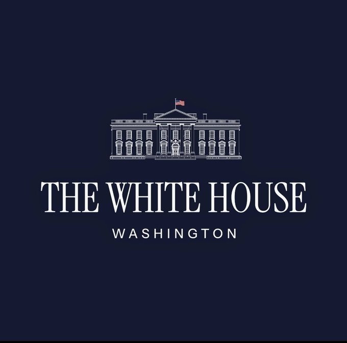 The image displays a navy blue logo featuring a line drawing of the White House with an American flag, accompanied by the text "THE WHITE HOUSE WASHINGTON" — visually reinforcing the post's headline about the White House pushing to pass the CLARITY Act for U.S. crypto regulatory clarity before August recess.