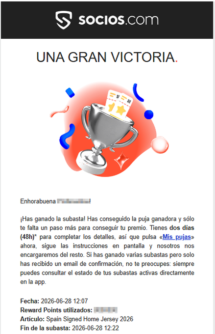 A Socios.com notification in Spanish announcing a winning bid ("UNA GRAN VICTORIA") for a Spain Signed Home Jersey 2026, dated 2026-06-28, with 48 hours to claim the prize via "Mis pujas"—aligning with the post celebrating a Socios/Chiliz auction win.