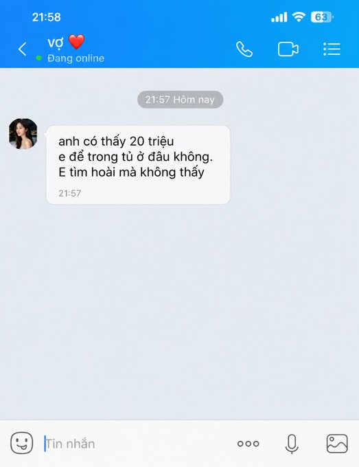 A screenshot of a Zalo messenger chat from "vg❤" sent at 21:57 asking "anh có thấy 20 triệu e để trong túi ở đâu không. E tìm hoài mà không thấy" (translation: "Do you see where I put my 20 million? I've been searching but can't find it"), which the poster uses humorously to illustrate the "20 million account" mentioned in their post asking for investment advice.