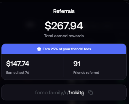 Mobile app referral screen displaying $267.94 in total earned rewards, with $147.74 earned in the last 7 days from 91 friends referred, offering 25% of friends' fees, with link 'fomo.family/r/1rokitg'.