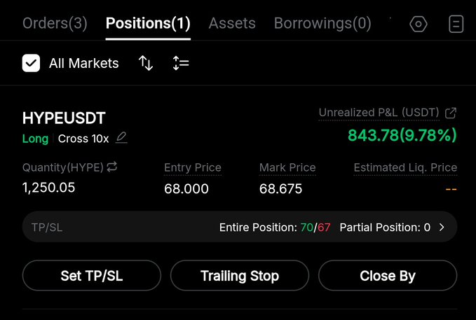 The image shows a screenshot of a trading app with detailed information about a recent trade, including the date, currency pair, positions, entry price, quote price, mark price, estimated quantity, and estimated profit. The app also provides options for executing long or short orders depending on user preferences. Additionally, there are options to close an order if it has already been executed successfully or to add more information about a specific trade or account.