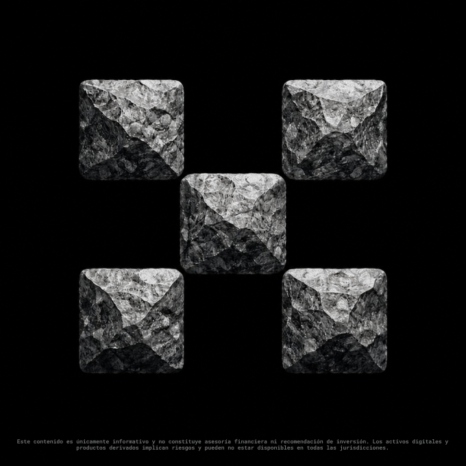 A graphic featuring five textured, cube-shaped objects arranged in a cross pattern on a black background, with a Spanish financial disclaimer at the bottom.