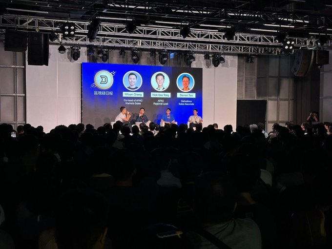 A Coinbase and Base panel discussion, titled "圆桌讨论 (Panel Discussion)," takes place on stage in front of a large audience, featuring speakers Wilson Cheng (Co-head of APAC, Coinbase Wallet), Nick See Tang (APAC Regional Lead), and Darren Tan (Derivatives Sales Associate). The event highlights the three key strategies Coinbase and Base presented to the Chinese community for growing the on-chain ecosystem.