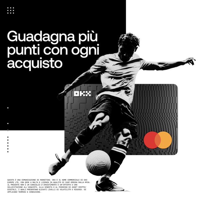The image features a soccer player kicking a ball while wearing black shorts and a white shirt, with the text "Guadagna piu punto con ogni accosto" written above him. The background of the image includes a credit card company logo for cashback on purchases made in Italy.