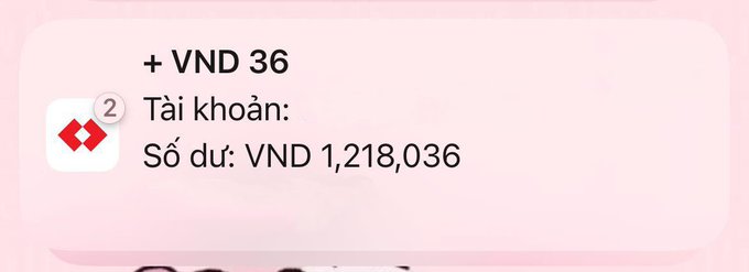 Pink-themed notification showing a deposit of +VND 36 with an account balance of VND 1,218,036 in Vietnamese, displaying the Techcombank logo.