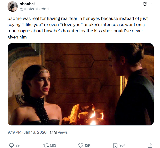 A tweet from @sunleasheddd discussing a scene from Star Wars between Padmé and Anakin, paired with an image of the characters in a dimly lit setting.