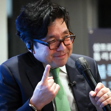 The image features a man wearing glasses and a suit standing next to a microphone, giving him an air of authority or expertise. He has his finger extended towards something off-camera, possibly gesturing during a speech or presentation. The background includes a sign that reads "BREAKING Tom Lee's Bitmine bought another 75,000 Ethereum worth $123 Million." This suggests the man might be discussing cryptocurrency or blockchain technology in relation to the value of Ethereum.

The post also mentions that there is another person named Tom Lee who has sold his Bitcoin for $75,000. The image captures a moment where these two individuals are connected through their involvement with digital assets and blockchain technology.