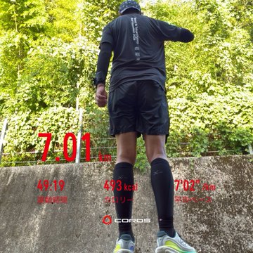 A runner viewed from behind in black athletic gear, overlaid with COROS metrics showing 7.01 km distance, 49.13 average heart rate, 49.3 kg weight, and 7'05" average pace.