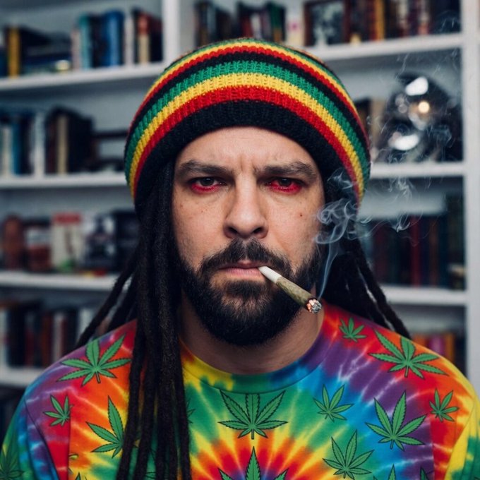"The grow horse" is a reference to the popular song "The Grow Horses" by the band Radiohead, which features a guitar solo by the lead singer. In this case, the image has been altered with the addition of a green plant or weed in front of the man's face and a tie-dye shirt featuring the band's logo on it. The post also includes an image of a book shelf filled with books, suggesting that the person who posted the photo might be interested in reading or collecting books.