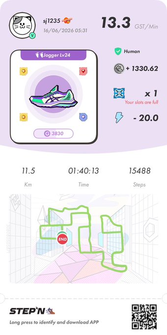 The image shows a step counter app with a purple background, displaying information about the user's progress during their run. The app has a map of the runner's route displayed, which includes a green triangle representing the path they have taken so far. The app also provides details on the distance covered and the time spent running.