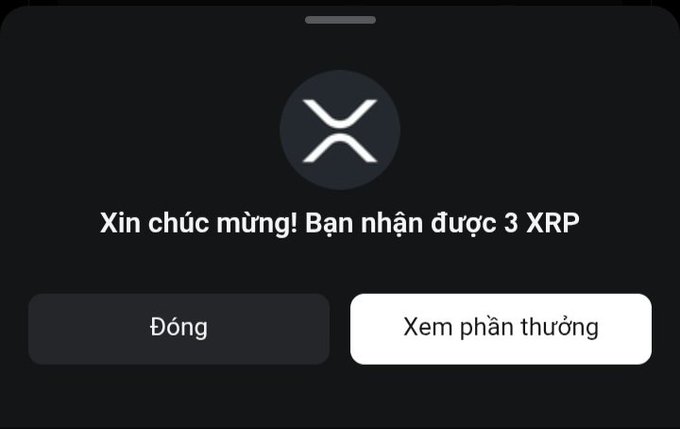 A mobile app screen in Vietnamese displaying an XRP cryptocurrency reward notification, reading 'Xin chúc mừng! Bạn nhận được 3 XRP' with buttons for 'Đóng' and 'Xem phần thưởng'.