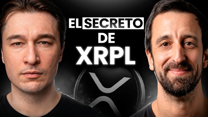 The image is a YouTube thumbnail featuring two men with the text "EL SECRETO DE XRPL" (The Secret of XRPL) prominently displayed above an XRP logo, promoting content about the evolving XRP Ledger ecosystem, including institutional stablecoins and tokenized assets mentioned in the accompanying post.