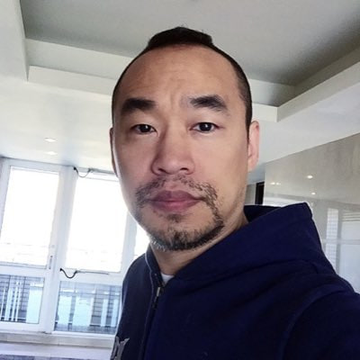 A selfie of Machi Big Brother, whose recent sale of 3 Bored Apes to long ETH has reportedly resulted in a 5x gain to around $500K in just two days.
