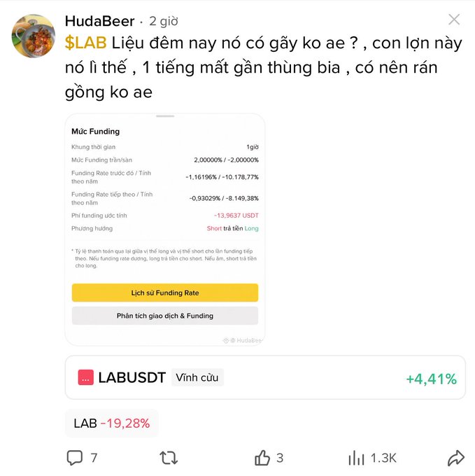 The image shows a screenshot of a social media post with a message from someone named Lab, which appears to be a screenshot or a part of a larger post. The post contains text written in Vietnamese that reads "Lab Có anh em nào dính không $LAB Có anh em này dục phí quá chát". The post also includes a link to a website, which is labeled with the word "Lab" and has a rating of 4.4 stars out of 5.