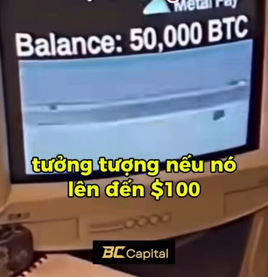 The image features a TV monitor sitting next to an object that appears to be a computer or electronic device, possibly with audio and video components. On the screen of the monitor, there are text and graphics related to cryptocurrency and trading. The main content focuses on a person who has 50,000BTC in Bitcoin. Below this information, there's some text regarding the girl selling her Bitcoins for $100. The image also includes a caption that reads "Turong tugng no leen den den khôn $1,100", which might be an advertisement or promotional material related to the product being sold.