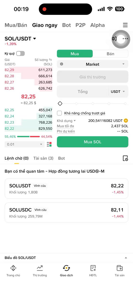 The image is a screenshot of a mobile phone displaying information about trading options, particularly for Soluscan Quandl. The screen shows various options available, including stocks, bonds, and options. There are also price quotes and charts visible on the app's interface, providing users with real-time data and analysis. In addition to this primary content, there is a caption that reads "Ae bullish ơ Soluscan Quandl mình cũng có tích mỗi ngày 10$ SOL nà kkkk Đố mn Quinn mua ngày nào mà có giá này hehe @wallchain @quipnetwork". This suggests that the image is related to a discussion about trading options and shares, possibly on Soluscan Quandl's stock tracking app.