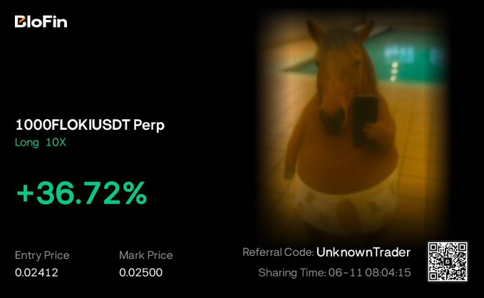 The image shows a horse with its head tilted upwards, looking at something off-camera. There are two people visible in the image - one person holding a cell phone and another person standing next to them. The text "1MZFLOKI tp1 booked" is present on the image.