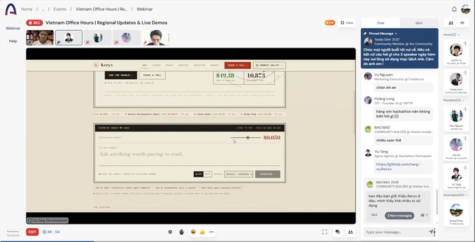 A screenshot of a Vietnamese webinar platform called 'Anfin' showing a live stream of a Berry's website being discussed, with a chat sidebar on the right featuring messages from users like 'Hoàng Long' and 'Hương Trà'.