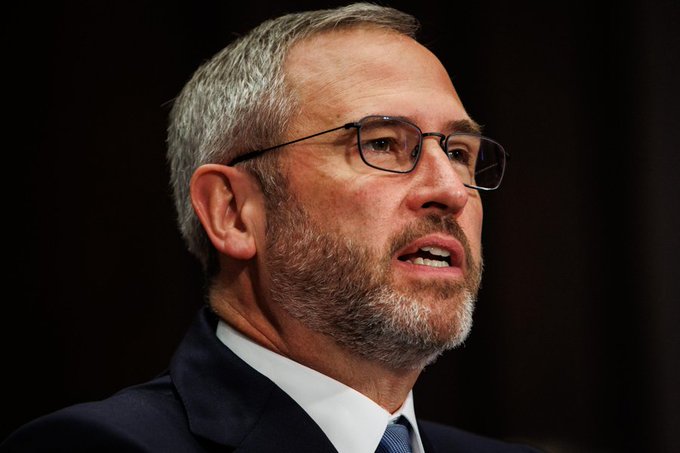 The image features a man wearing glasses and a suit talking to someone off-camera. The caption reads "CRAZY: Ripple CEO Brad Garlinghouse says up to $10,000,000,000,000 could flow into $XRP." This statement suggests that the man is discussing an investment opportunity related to Ripple Cryptocurrency, which has been valued at over $10 billion.

The image also contains a reference to Ripple Cryptocurrency and its founder Brad Garlinghouse. The caption implies that there might be a connection between the man's suit and the value of Ripple Cryptocurrency.