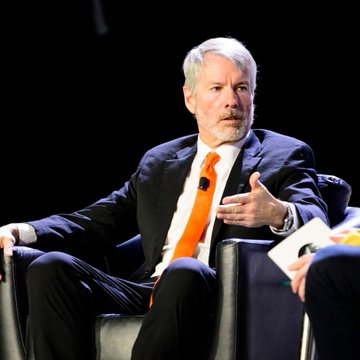 Michael Saylor, executive chairman of MicroStrategy, gestures while speaking at a conference, articulating his long-term Bitcoin investment thesis that advocates holding the cryptocurrency for at least four years, ideally a decade.