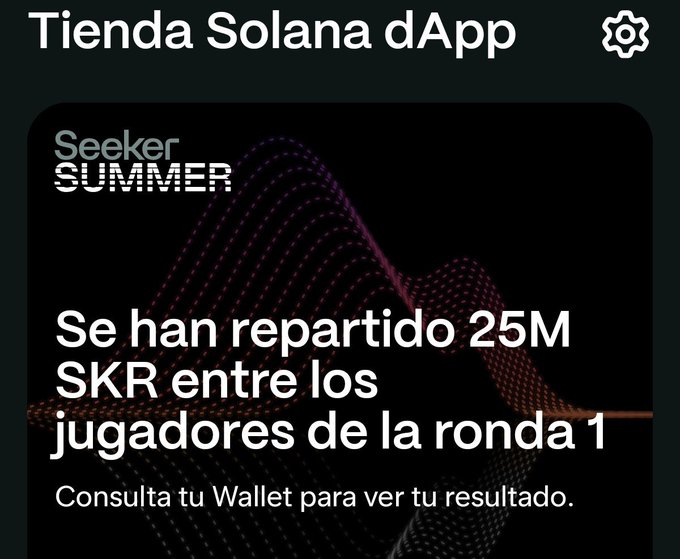 A screenshot of a 'Tienda Solana dApp' interface displaying 'Seeker SUMMER' with Spanish text announcing 'Se han repartido 25M SKR entre los jugadores de la ronda 1' (25M SKR have been distributed among round 1 players).