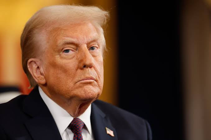 This image shows Donald Trump, aligning with the post discussing $TRUMP and $MELANIA tokens. The post mentions an interest in whether the "WWW" token is real or a bluff, alongside a significant ETH transfer to a Robinhood Chain wallet.